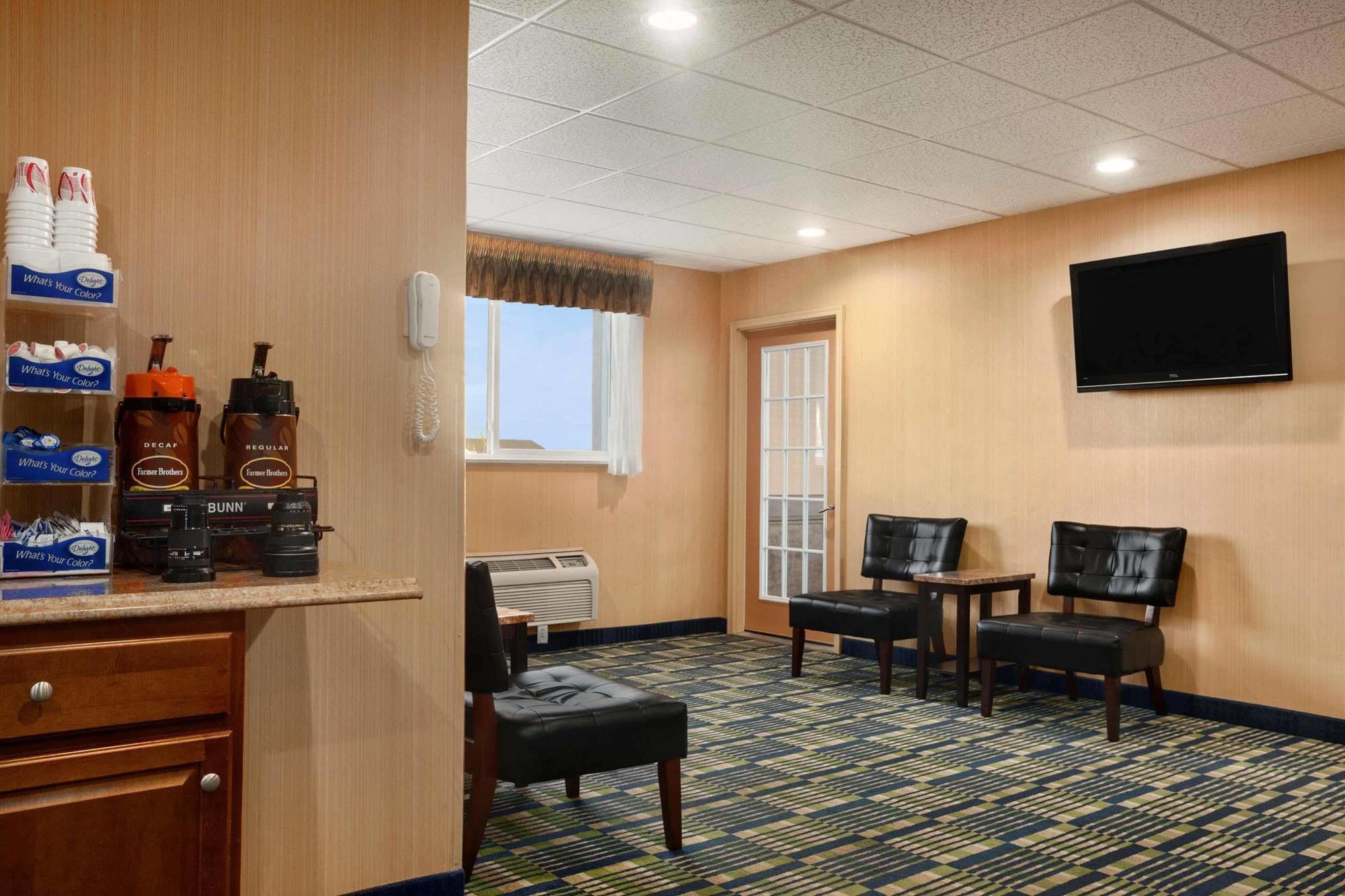 Fairbridge Express Buffalo Airport 2*